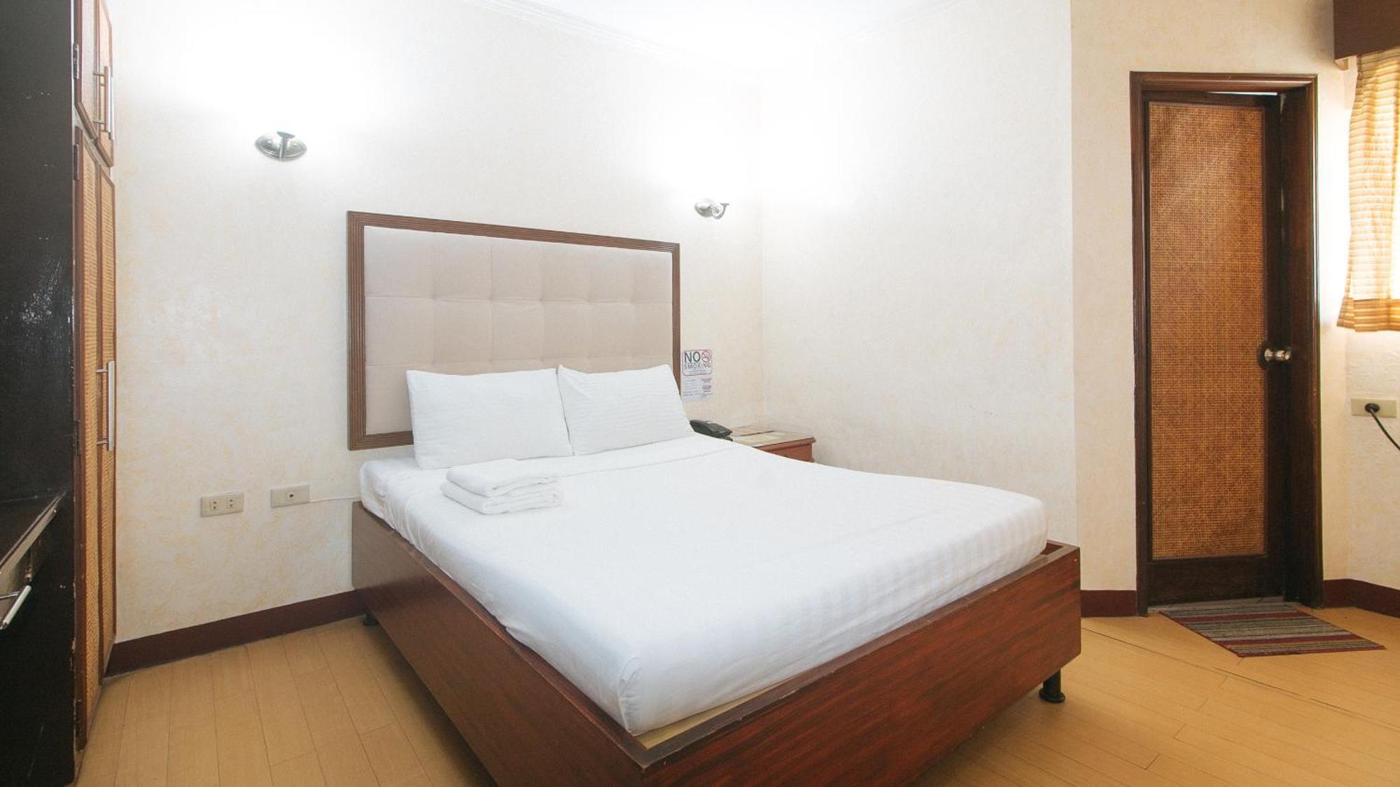 Bliss Hotel Dau マバラカット エクステリア 写真