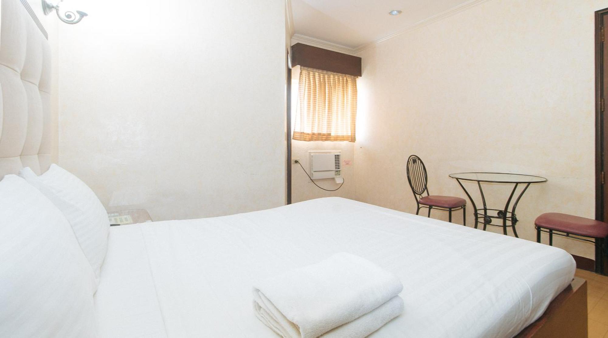Bliss Hotel Dau マバラカット エクステリア 写真