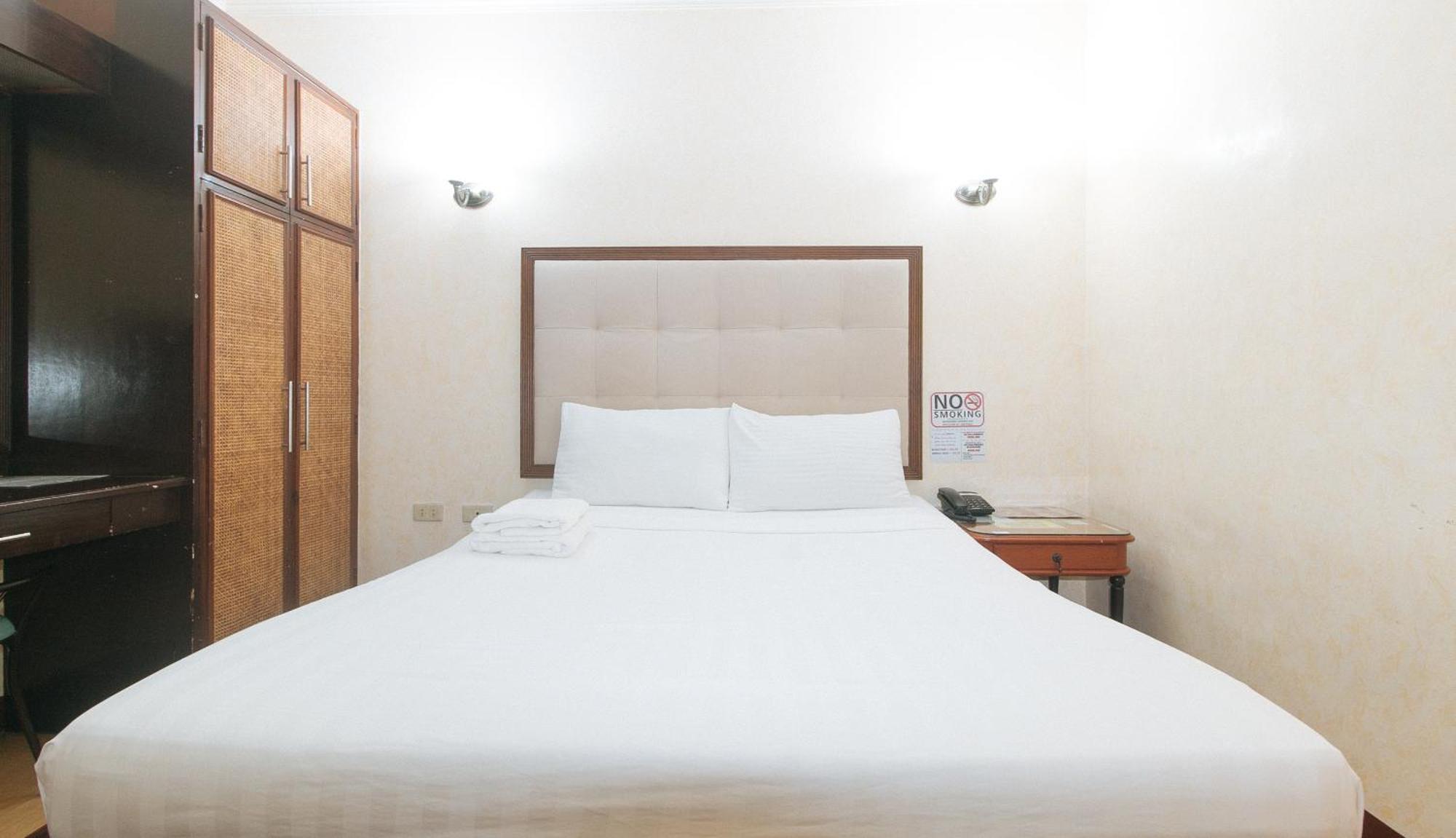 Bliss Hotel Dau マバラカット エクステリア 写真