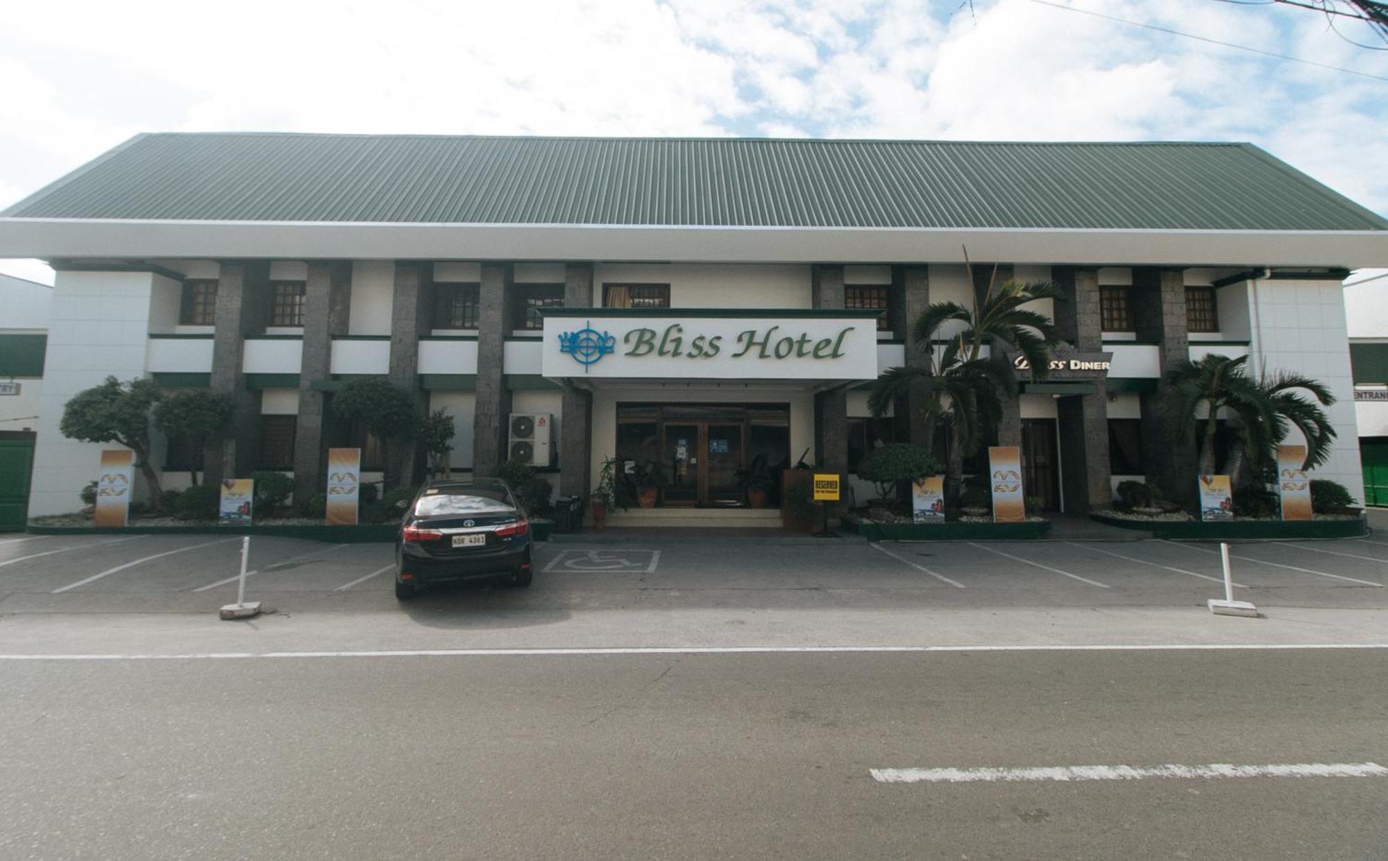 Bliss Hotel Dau マバラカット エクステリア 写真