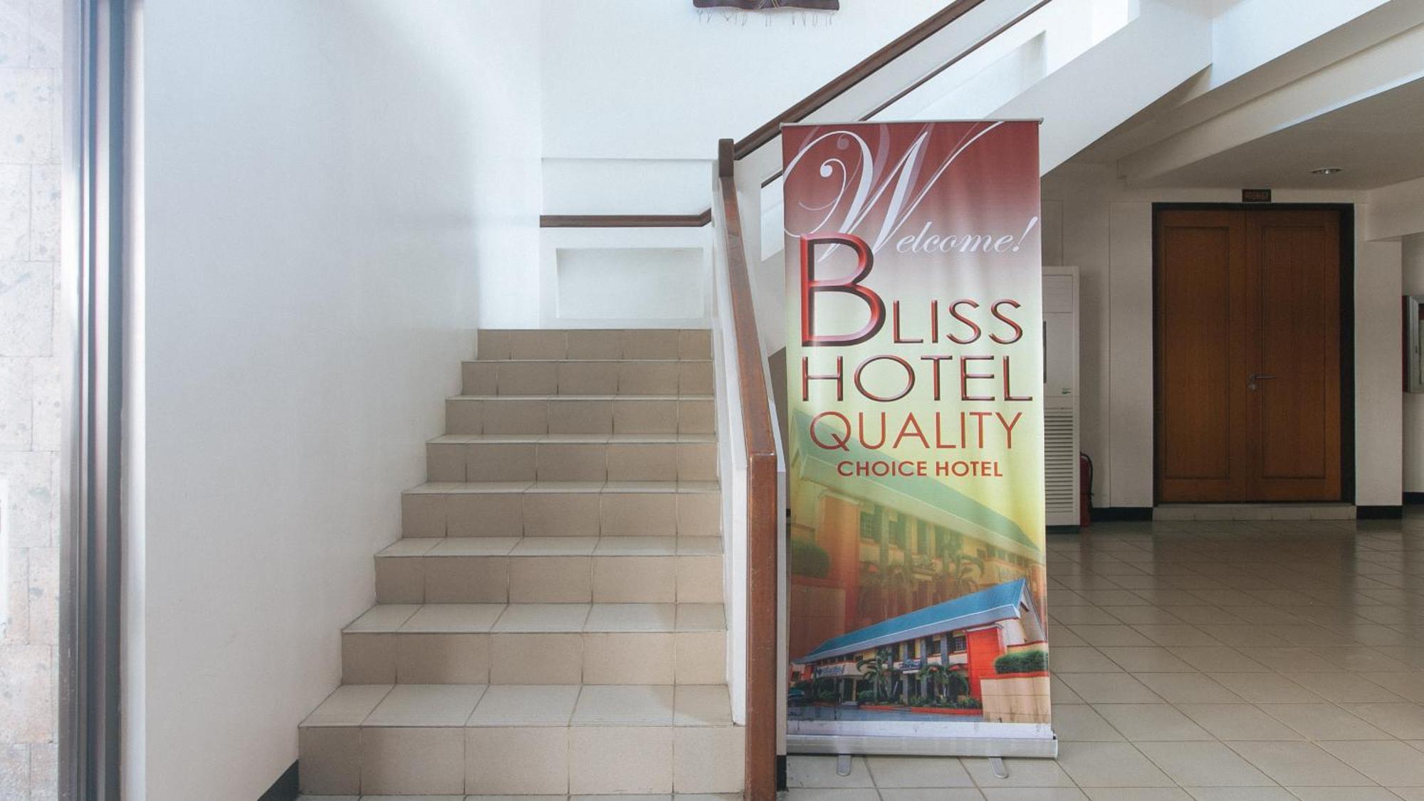 Bliss Hotel Dau マバラカット エクステリア 写真
