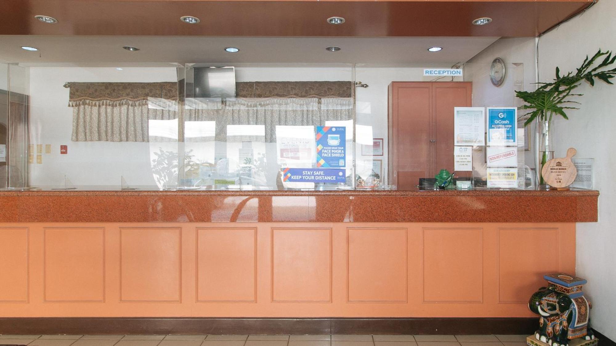 Bliss Hotel Dau マバラカット エクステリア 写真