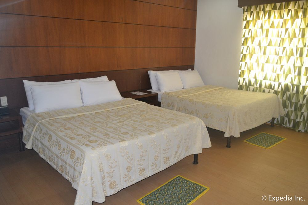 Bliss Hotel Dau マバラカット エクステリア 写真