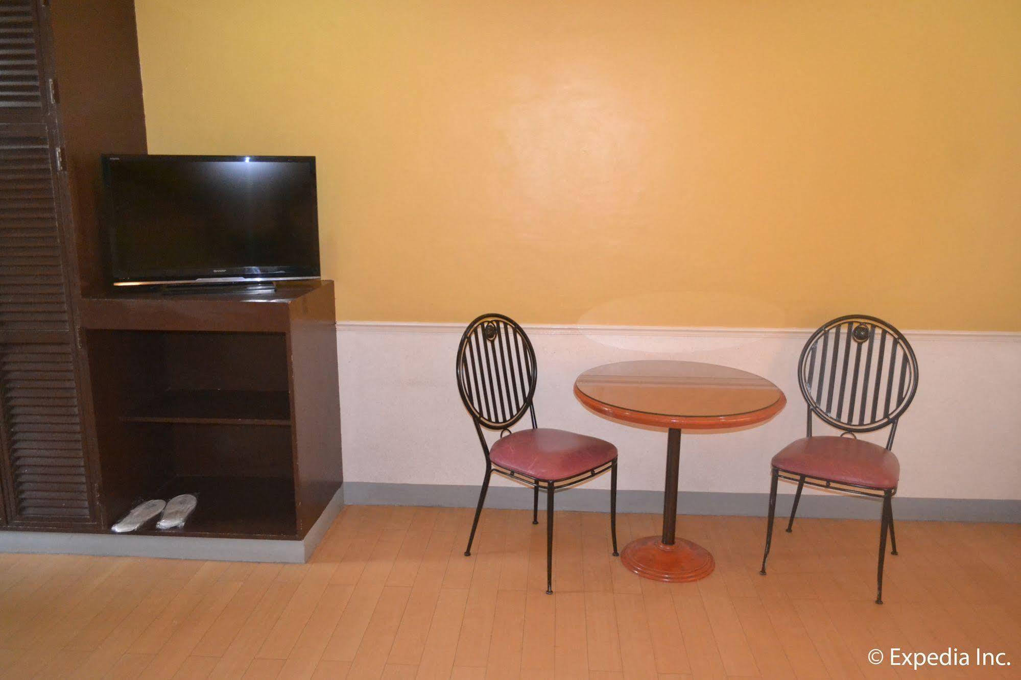 Bliss Hotel Dau マバラカット エクステリア 写真