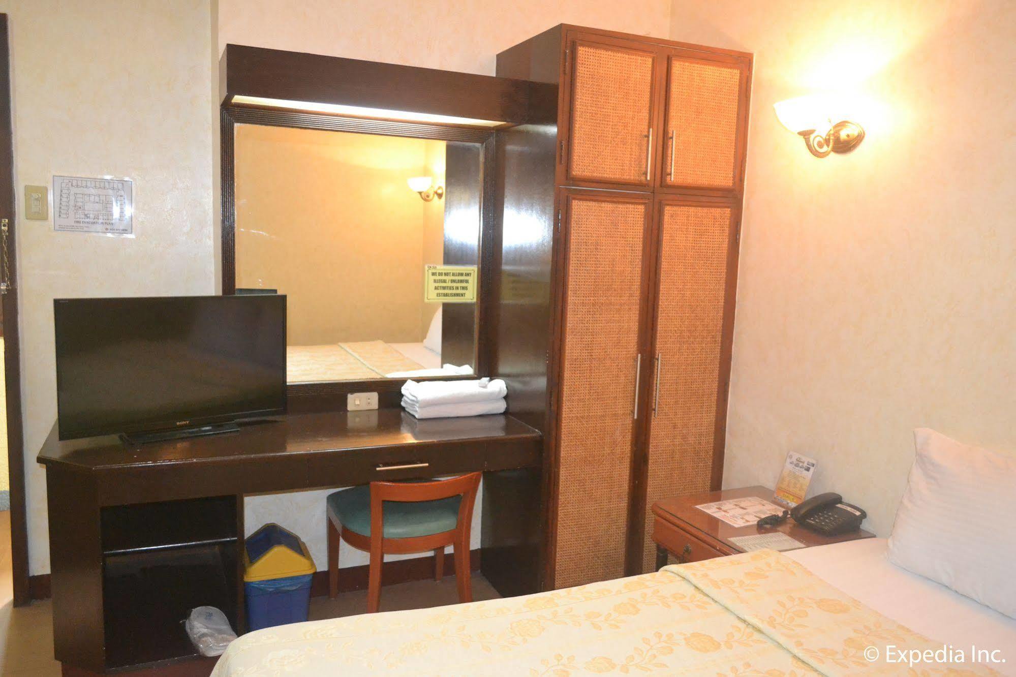 Bliss Hotel Dau マバラカット エクステリア 写真