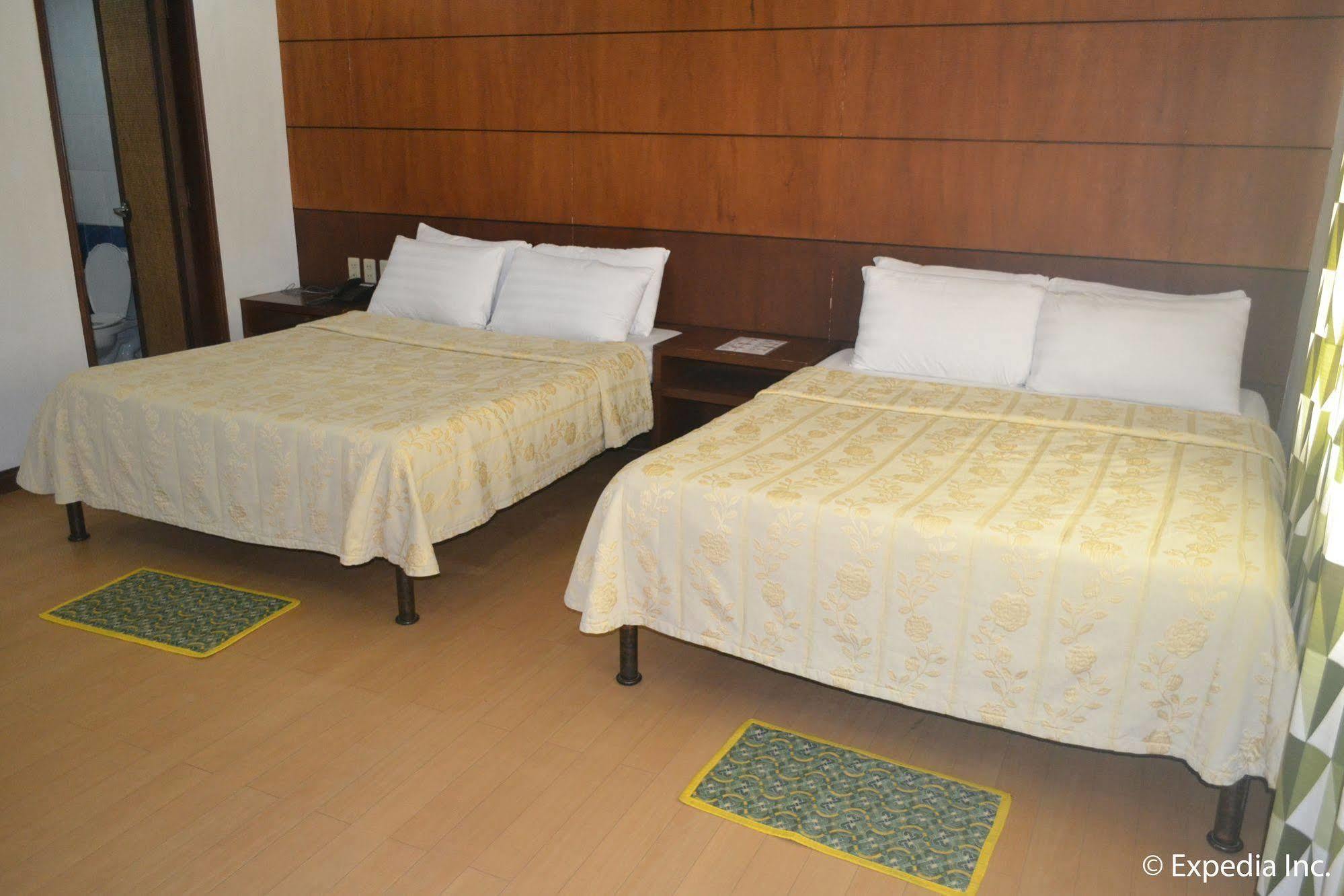 Bliss Hotel Dau マバラカット エクステリア 写真