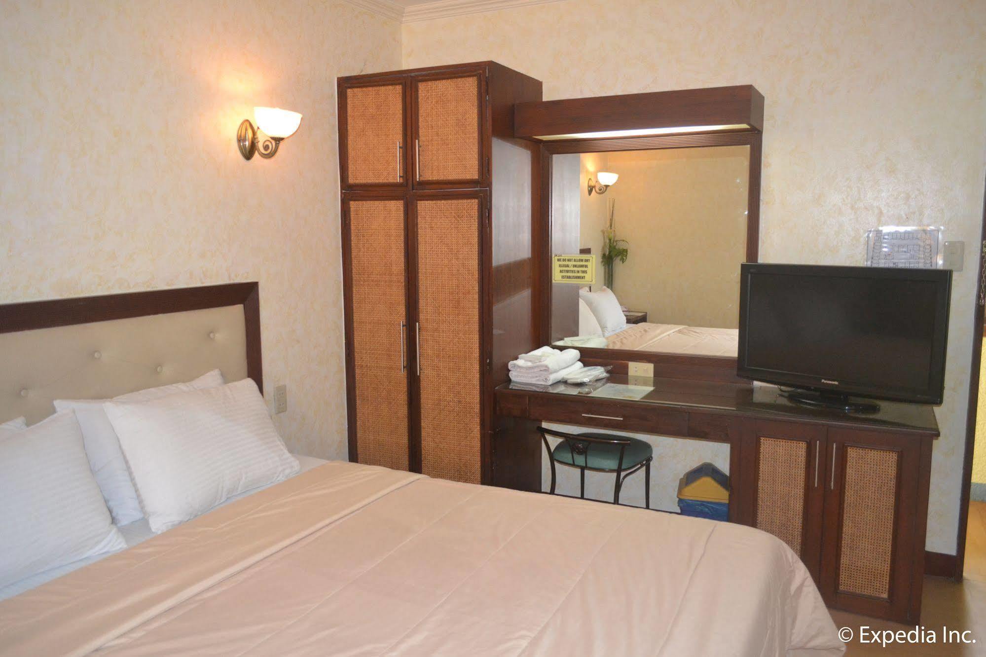 Bliss Hotel Dau マバラカット エクステリア 写真